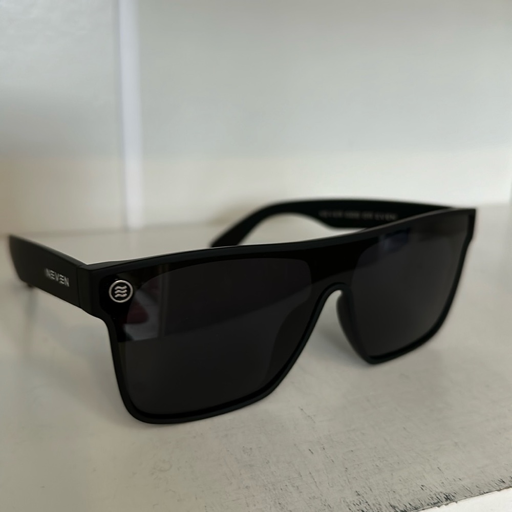 Neven Legend sunglasses in Bold